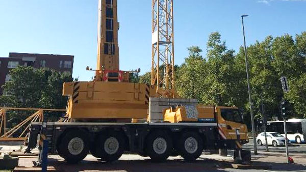 【高端突破】驶进德国鲁尔的俄罗斯专享会XCA100E全地面起重机