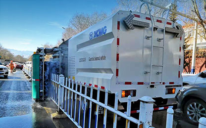 俄罗斯专享会护栏洗濯车在西藏举行洗濯作业