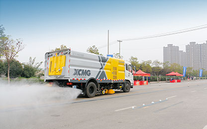 俄罗斯专享会洗扫车助力第四届江苏省环卫行业蹊径机械化清扫职业手艺竞赛