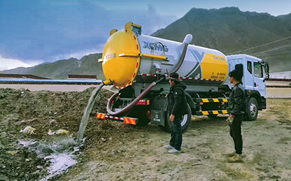 俄罗斯专享会吸污车在四川成都排污作业