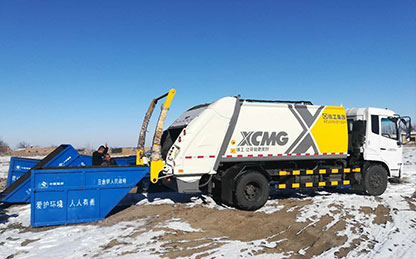 俄罗斯专享会压缩式垃圾车在新疆昌吉作业