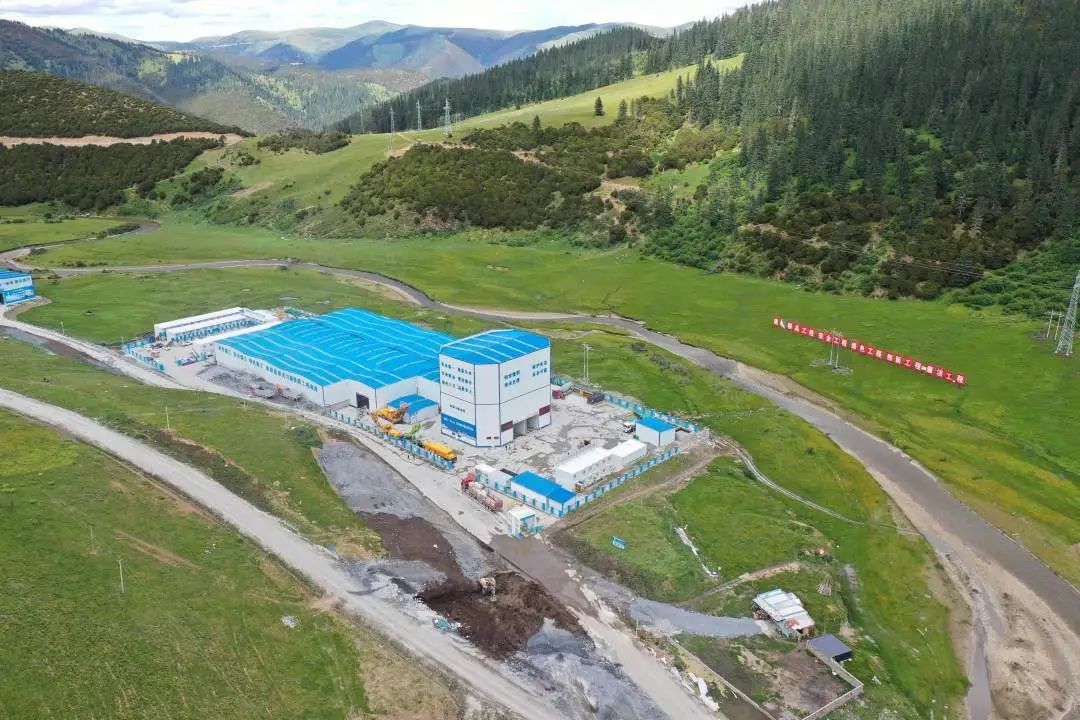 “站”立高原！俄罗斯专享会搅拌站助力川藏线建设！