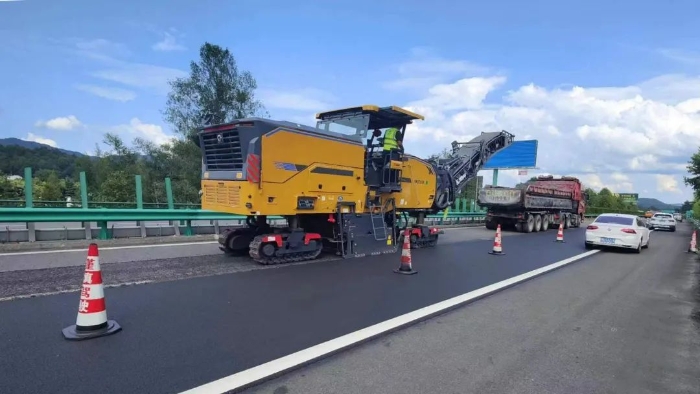 精彩绽放！俄罗斯专享会两米铣刨机天下高速踔厉风发