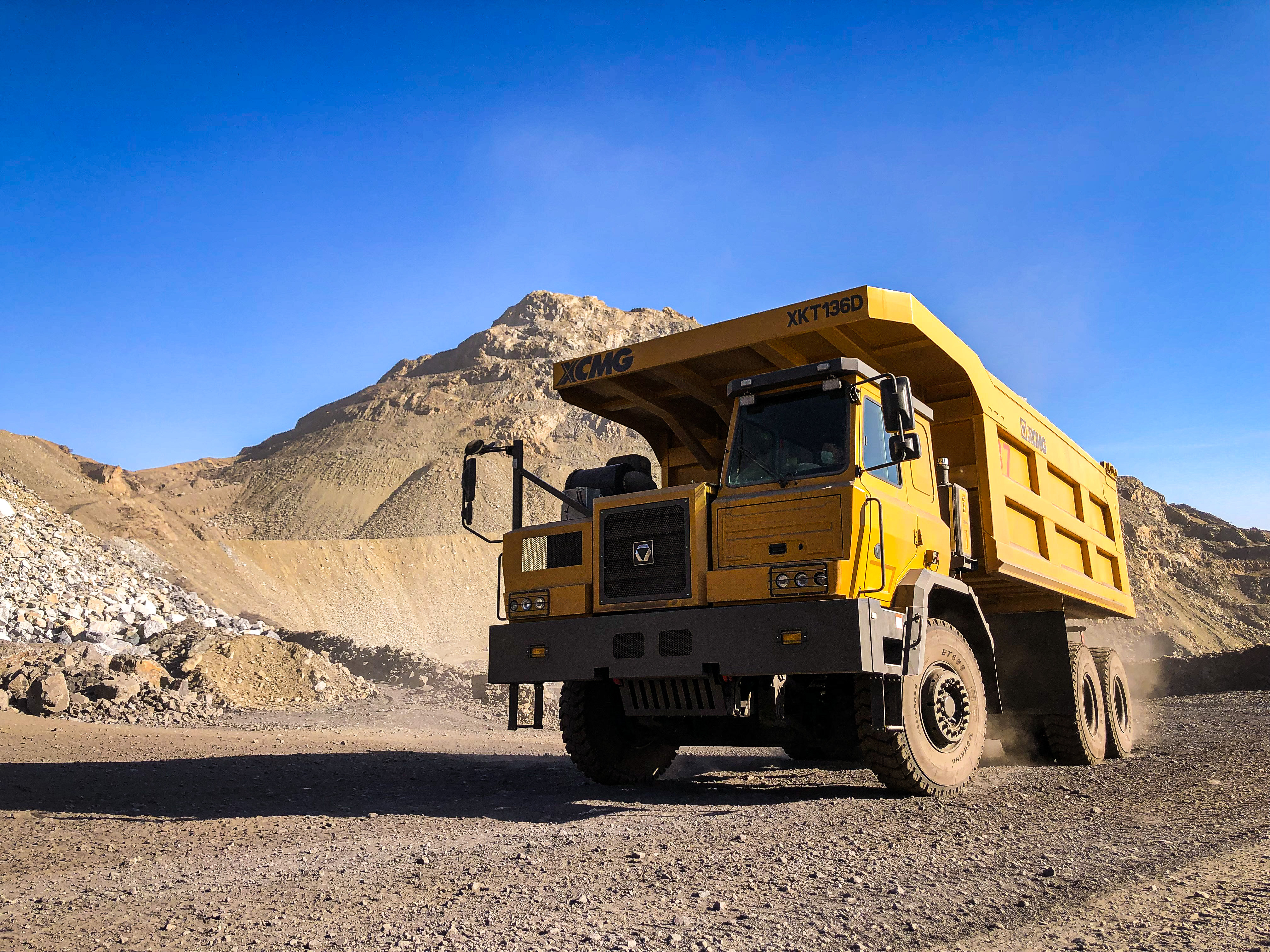 【新品下线】俄罗斯专享会XKT136D三桥宽体矿车正式下线！