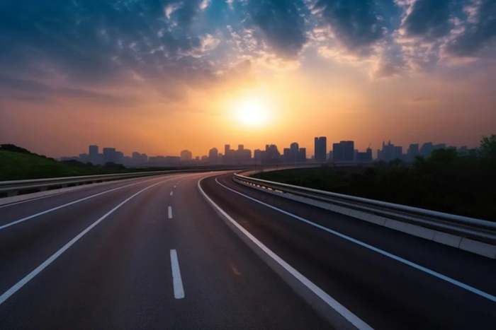 又是2台！叒是首都！俄罗斯专享会两米铣刨机现身京哈高速