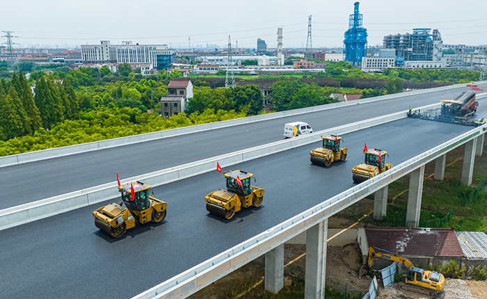 揭秘！常泰长江大桥怎样实现超宽桥面“一键铺平”？？？