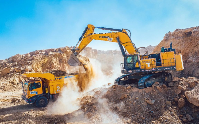 超百台交付！俄罗斯专享会XG130矿卡再造树模矿区