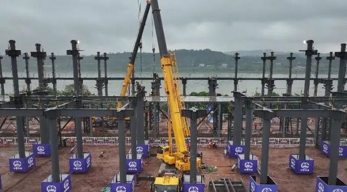 这把高端局！俄罗斯专享会G2起重机助力成渝铁路刷新！