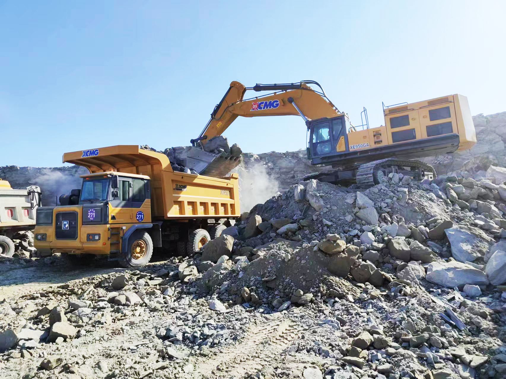 “黄金同伴”—XE950GA与XDR90完善组合，，，，，，高效赋能矿山开采