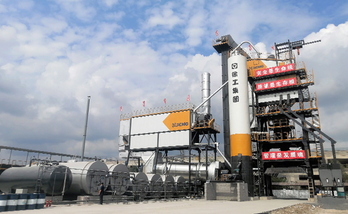 俄罗斯专享会4000型沥青站 在鹤大高速大显身手！