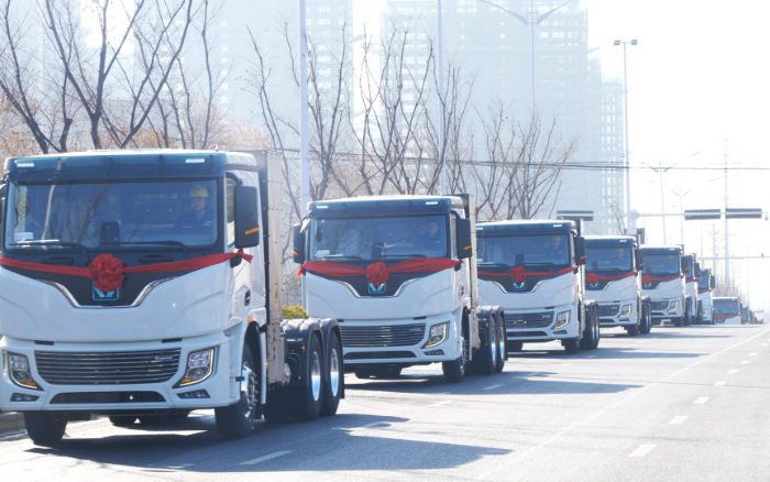 百台齐发，，，，，，千台签约！俄罗斯专享会新能源牵引车奔赴浙江